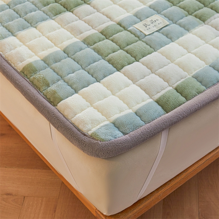 91家纺网 家纺一手货源 找家纺 喜居 2025新款无印风牛奶绒床褥垫-大床图 良品系列 良品-绿大格