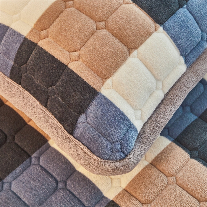 91家纺网 家纺一手货源 找家纺 喜居 2025新款无印风牛奶绒床褥垫-大床图 良品系列 良品-蓝咖格