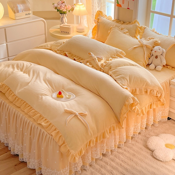 91家纺网 家纺一手货源 找家纺 后庭寝室 2025新款牛奶绒花边床裙四件套-浪漫花语系列 浪漫花语-暖黄