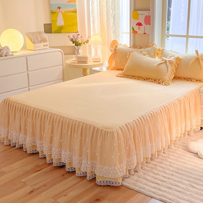 91家纺网 家纺一手货源 找家纺 后庭寝室 2025新款牛奶绒花边床裙四件套-浪漫花语系列 浪漫花语-暖黄