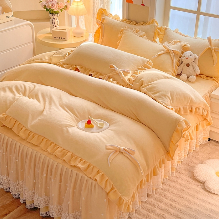 91家纺网 家纺一手货源 找家纺 后庭寝室 2025新款牛奶绒花边床裙四件套-浪漫花语系列 浪漫花语-暖黄