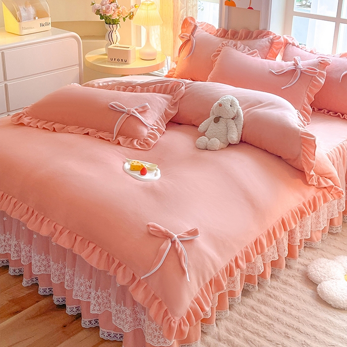 91家纺网 家纺一手货源 找家纺 后庭寝室 2025新款牛奶绒花边床裙四件套-浪漫花语系列 浪漫花语-公主玉