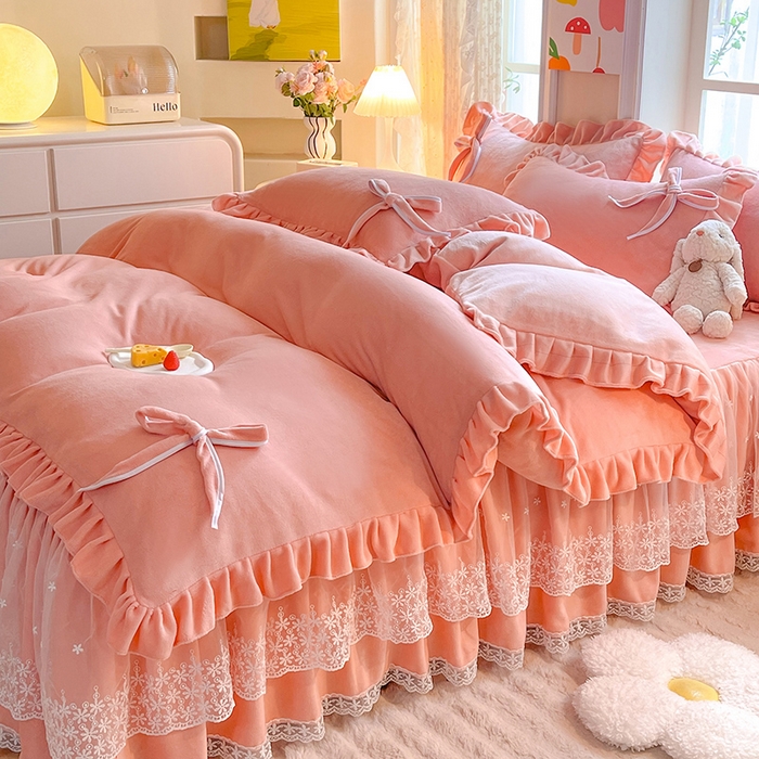 91家纺网 家纺一手货源 找家纺 后庭寝室 2025新款牛奶绒花边床裙四件套-浪漫花语系列 浪漫花语-公主玉