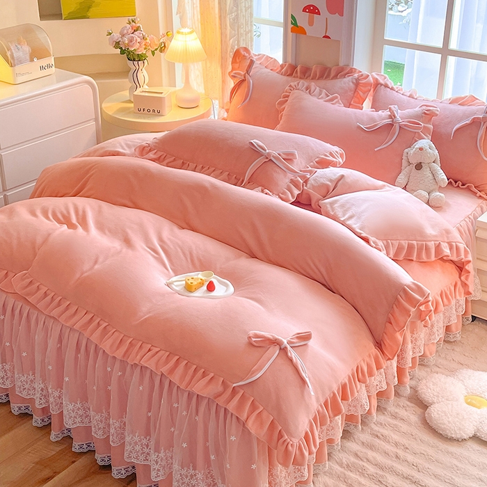 91家纺网 家纺一手货源 找家纺 后庭寝室 2025新款牛奶绒花边床裙四件套-浪漫花语系列 浪漫花语-公主玉