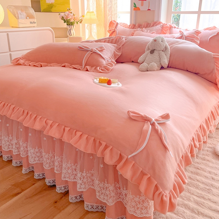 91家纺网 家纺一手货源 找家纺 后庭寝室 2025新款牛奶绒花边床裙四件套-浪漫花语系列 浪漫花语-公主玉