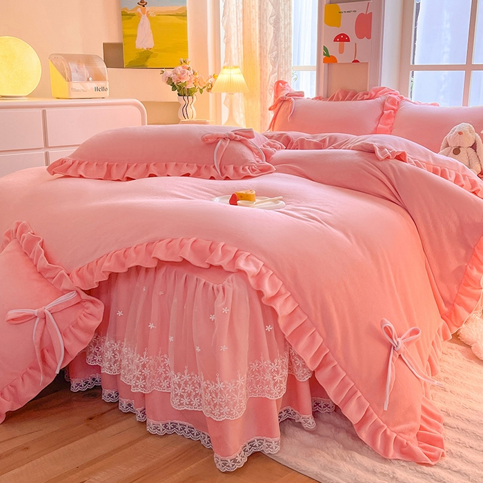 91家纺网 家纺一手货源 找家纺 后庭寝室 2025新款牛奶绒花边床裙四件套-浪漫花语系列 浪漫花语-暖粉玉