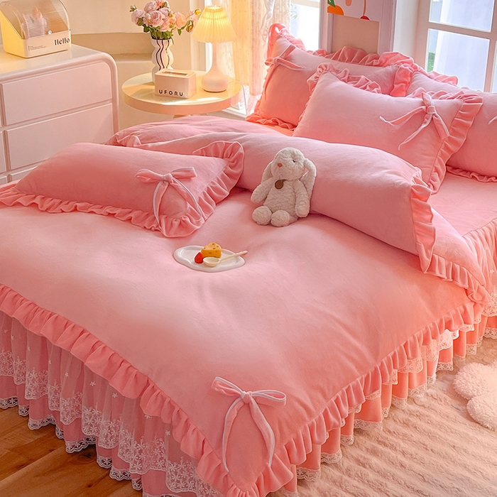 91家纺网 家纺一手货源 找家纺 后庭寝室 2025新款牛奶绒花边床裙四件套-浪漫花语系列 浪漫花语-暖粉玉