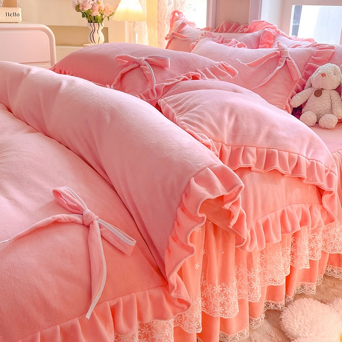 91家纺网 家纺一手货源 找家纺 后庭寝室 2025新款牛奶绒花边床裙四件套-浪漫花语系列 浪漫花语-暖粉玉