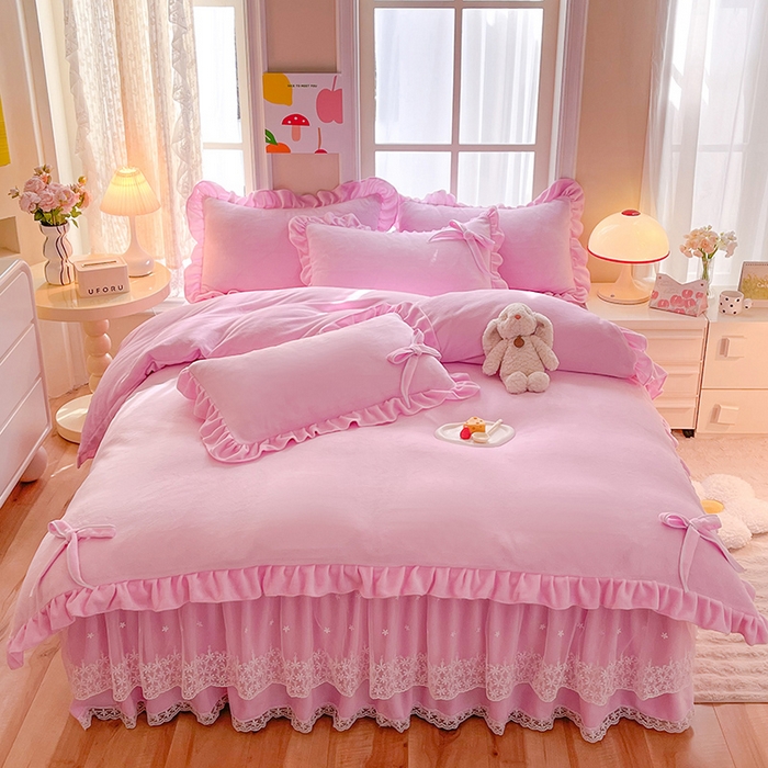 91家纺网 家纺一手货源 找家纺 后庭寝室 2025新款牛奶绒花边床裙四件套-浪漫花语系列 浪漫花语-少女粉