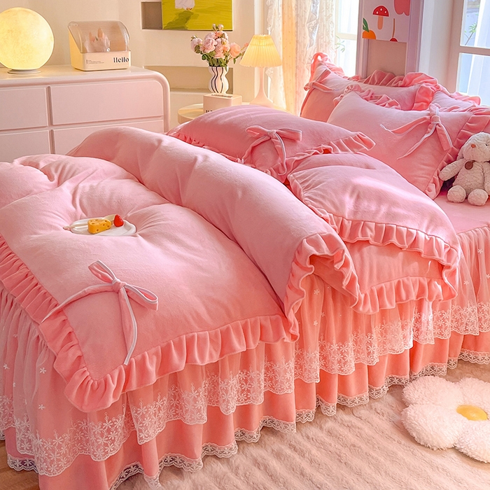 91家纺网 家纺一手货源 找家纺 后庭寝室 2025新款牛奶绒花边床裙四件套-浪漫花语系列 浪漫花语-暖粉玉