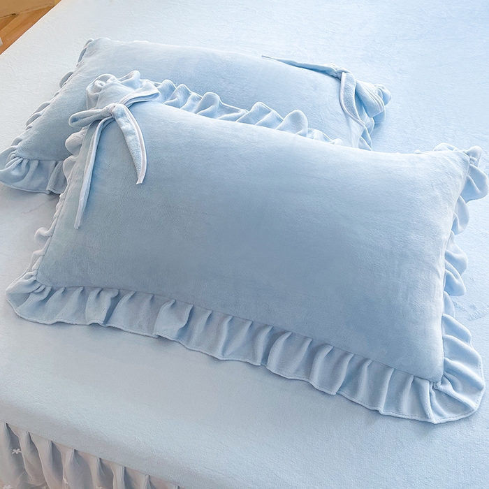 91家纺网 家纺一手货源 找家纺 后庭寝室 2025新款牛奶绒花边床裙四件套-浪漫花语系列 浪漫花语-天空蓝