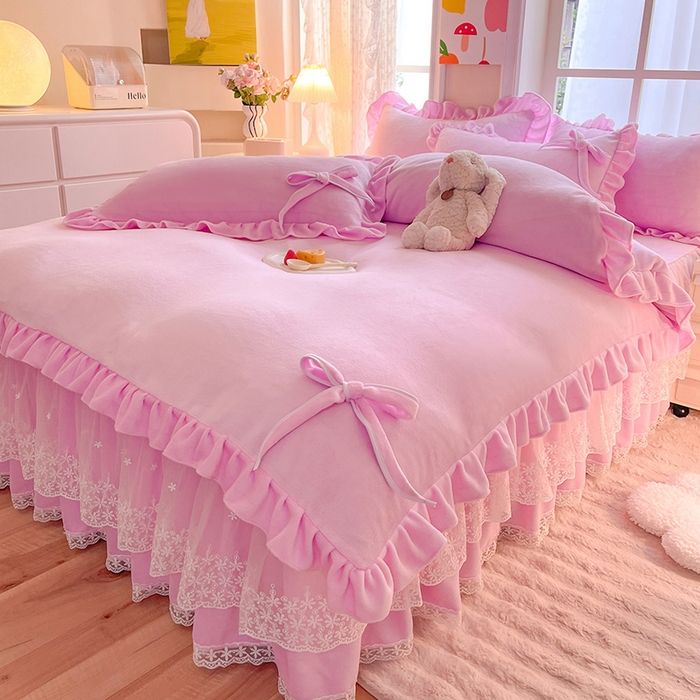 91家纺网 家纺一手货源 找家纺 后庭寝室 2025新款牛奶绒花边床裙四件套-浪漫花语系列 浪漫花语-少女粉