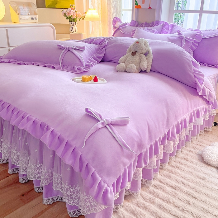 91家纺网 家纺一手货源 找家纺 后庭寝室 2025新款牛奶绒花边床裙四件套-浪漫花语系列 浪漫花语-梦幻紫