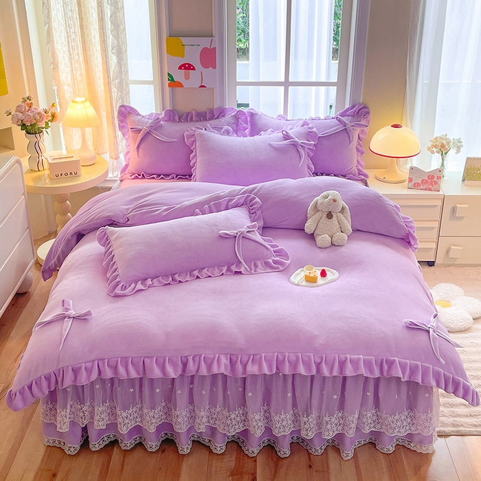 91家纺网 家纺一手货源 找家纺 后庭寝室 2025新款牛奶绒花边床裙四件套-浪漫花语系列 浪漫花语-梦幻紫