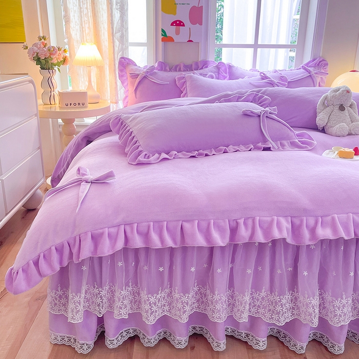 91家纺网 家纺一手货源 找家纺 后庭寝室 2025新款牛奶绒花边床裙四件套-浪漫花语系列 浪漫花语-梦幻紫