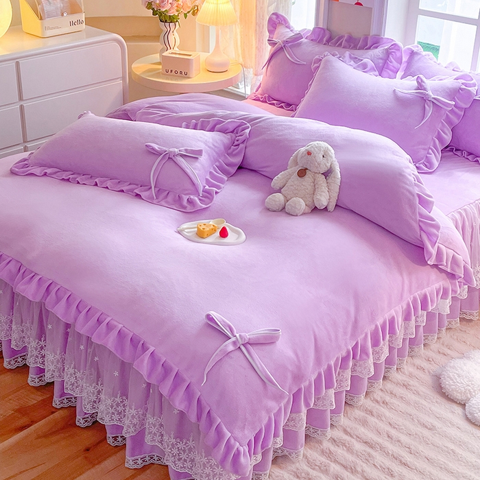 91家纺网 家纺一手货源 找家纺 后庭寝室 2025新款牛奶绒花边床裙四件套-浪漫花语系列 浪漫花语-梦幻紫