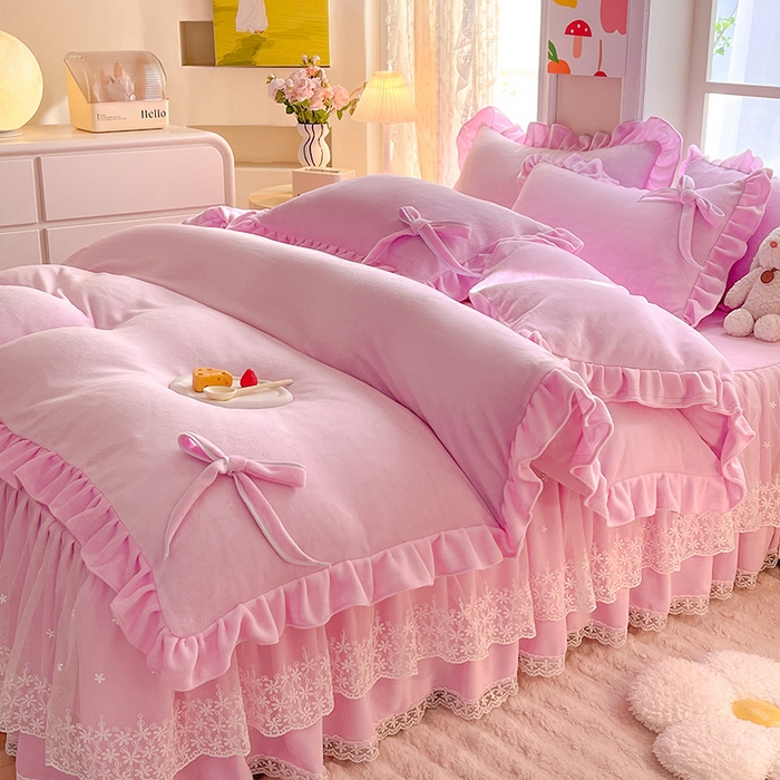 91家纺网 家纺一手货源 找家纺 后庭寝室 2025新款牛奶绒花边床裙四件套-浪漫花语系列 浪漫花语-少女粉