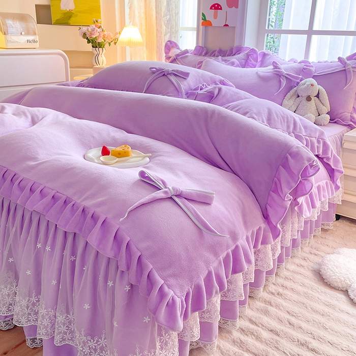 91家纺网 家纺一手货源 找家纺 后庭寝室 2025新款牛奶绒花边床裙四件套-浪漫花语系列 浪漫花语-梦幻紫