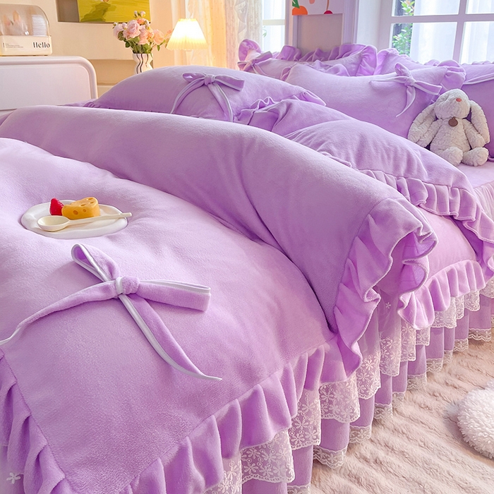 91家纺网 家纺一手货源 找家纺 后庭寝室 2025新款牛奶绒花边床裙四件套-浪漫花语系列 浪漫花语-梦幻紫