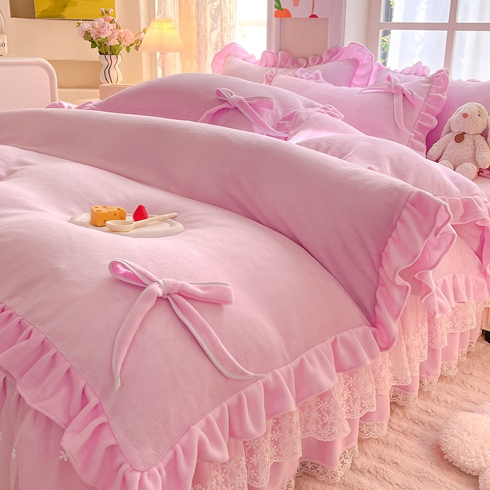 91家纺网 家纺一手货源 找家纺 后庭寝室 2025新款牛奶绒花边床裙四件套-浪漫花语系列 浪漫花语-少女粉