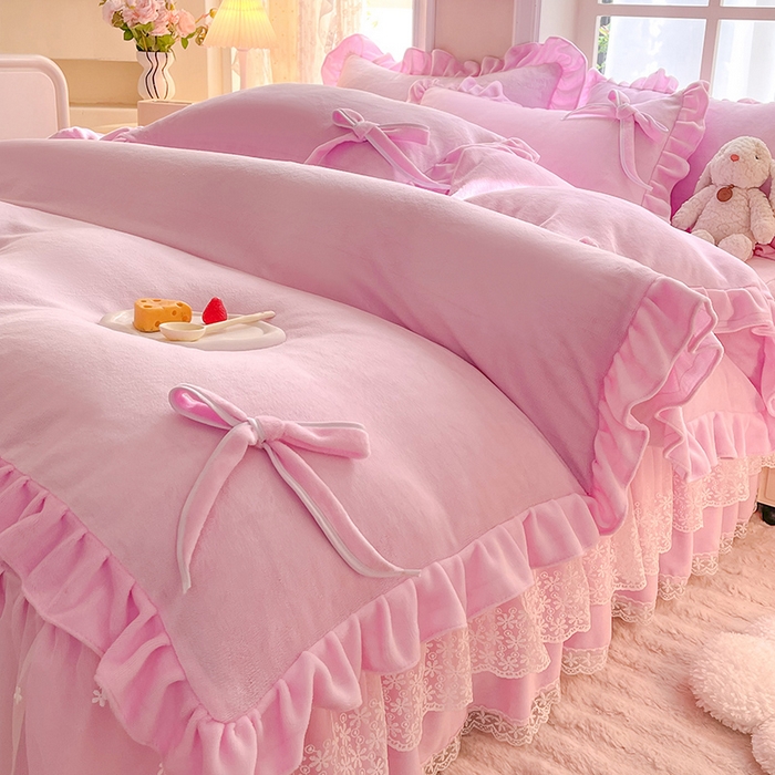 91家纺网 家纺一手货源 找家纺 后庭寝室 2025新款牛奶绒花边床裙四件套-浪漫花语系列 浪漫花语-少女粉