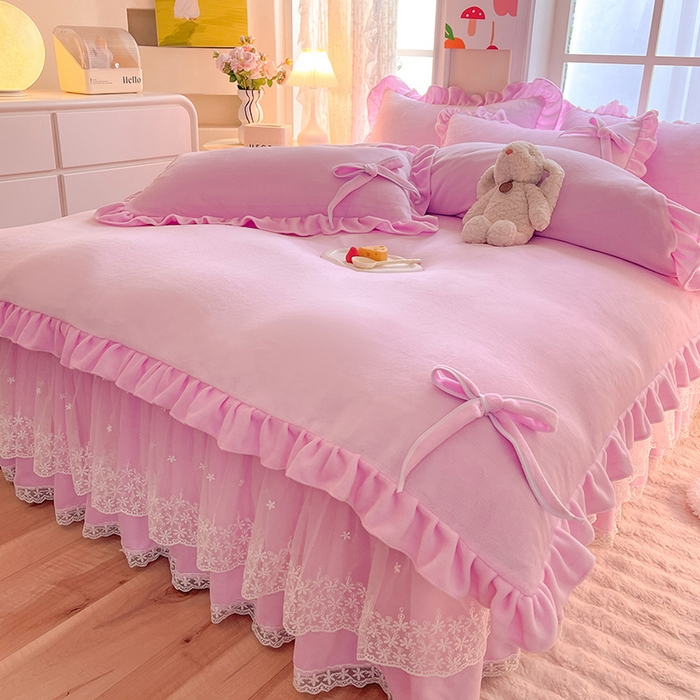 91家纺网 家纺一手货源 找家纺 后庭寝室 2025新款牛奶绒花边床裙四件套-浪漫花语系列 浪漫花语-少女粉