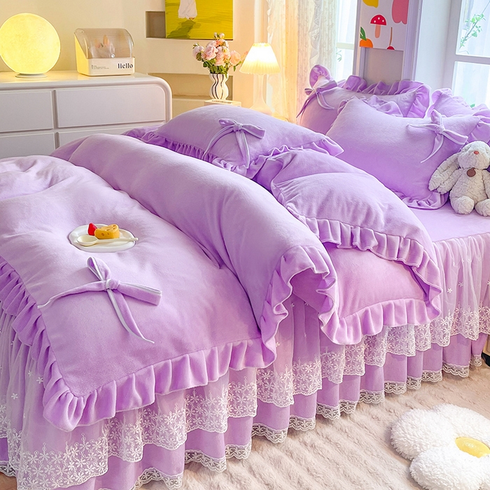 91家纺网 家纺一手货源 找家纺 后庭寝室 2025新款牛奶绒花边床裙四件套-浪漫花语系列 浪漫花语-梦幻紫