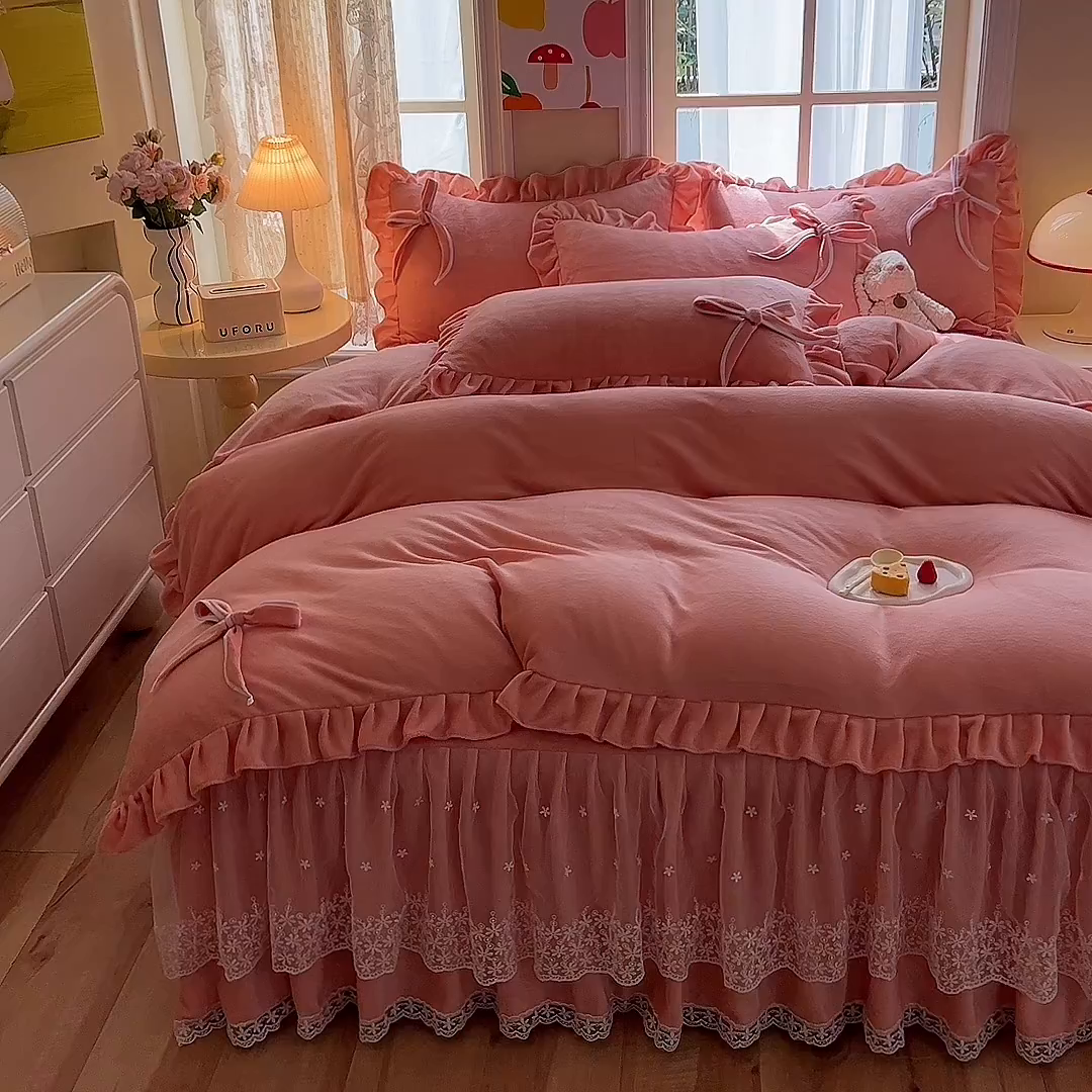 91家纺网 家纺一手货源 找家纺 后庭寝室 2025新款牛奶绒花边床裙四件套-浪漫花语系列 浪漫花语-公主玉