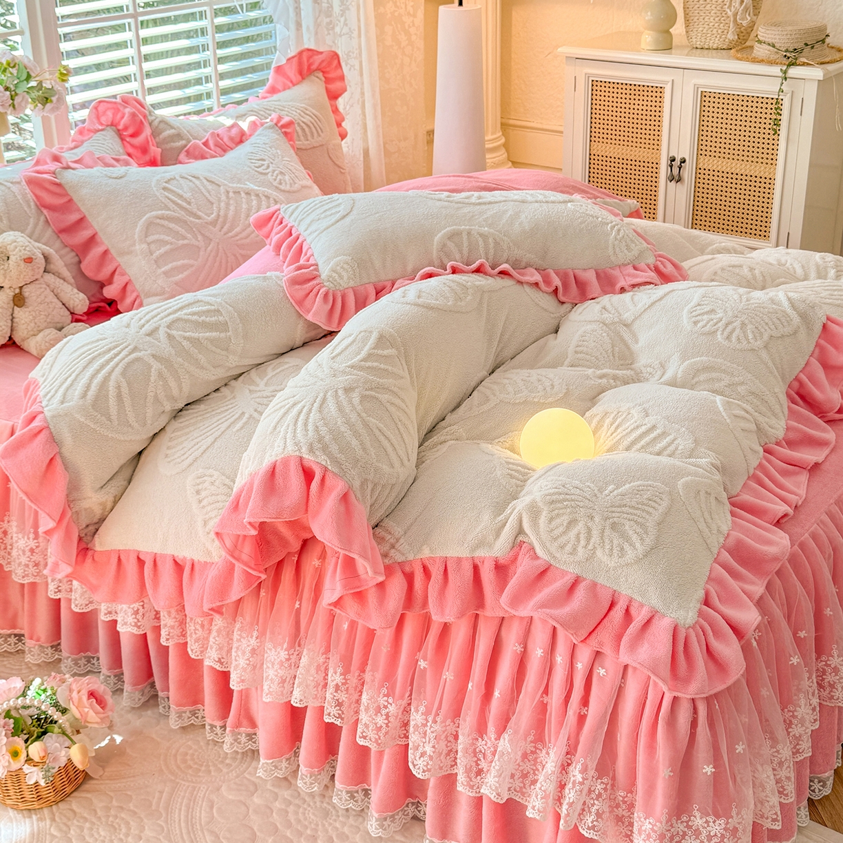 91家纺网 家纺一手货源 找家纺 （总）后庭寝室 2025新款牛奶绒床裙四件套-蝶舞翩翩系列