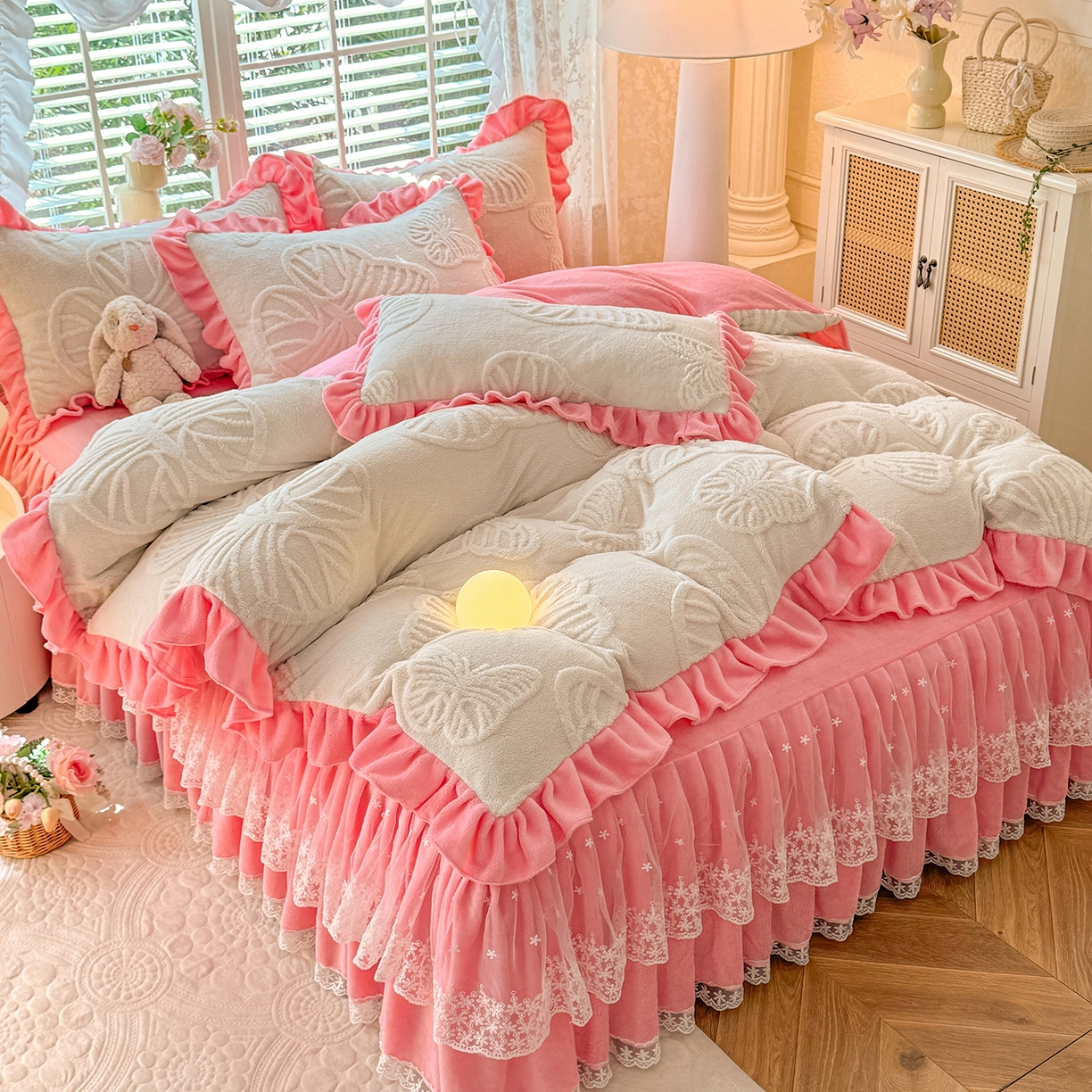 91家纺网 家纺一手货源 找家纺 （总）后庭寝室 2025新款牛奶绒床裙四件套-蝶舞翩翩系列