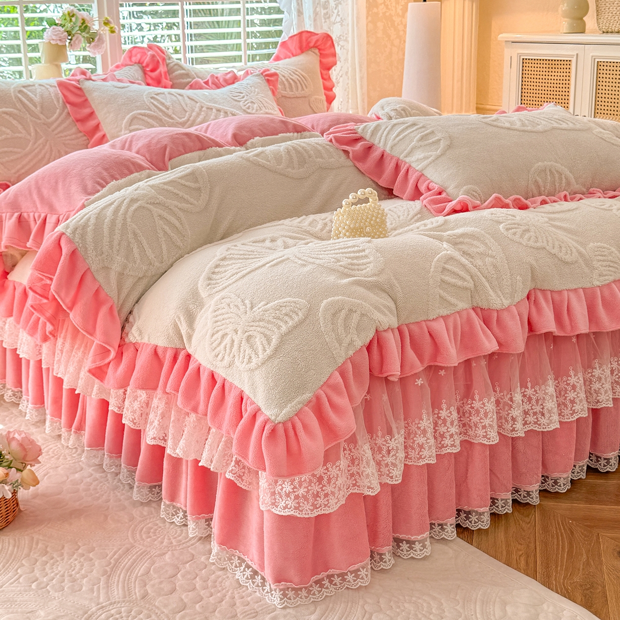 91家纺网 家纺一手货源 找家纺 （总）后庭寝室 2025新款牛奶绒床裙四件套-蝶舞翩翩系列