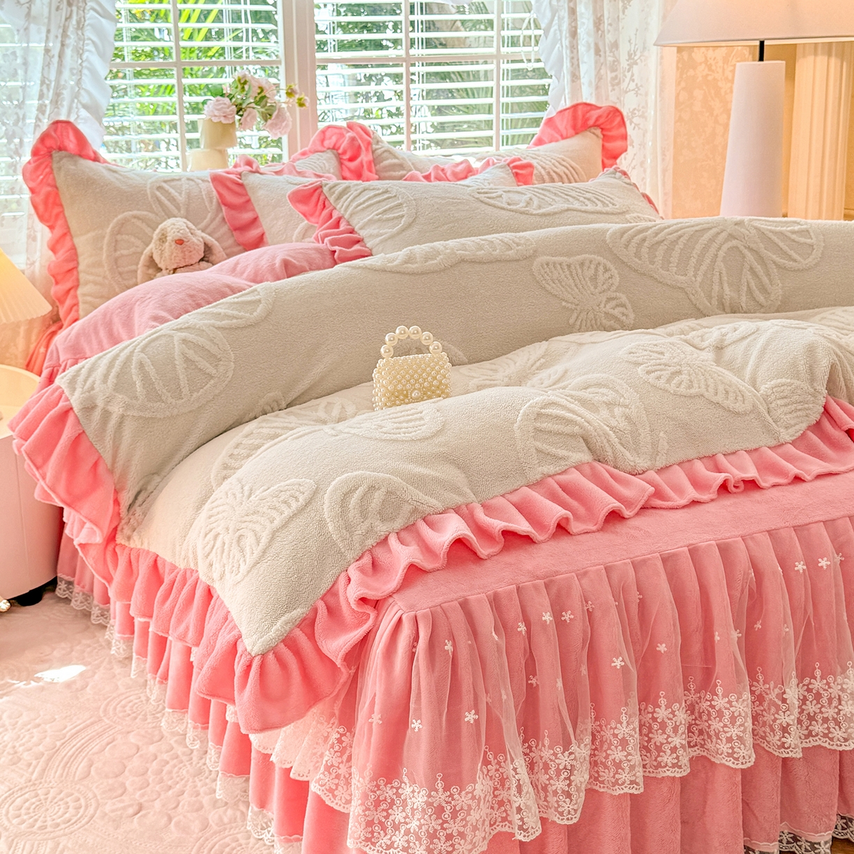 91家纺网 家纺一手货源 找家纺 （总）后庭寝室 2025新款牛奶绒床裙四件套-蝶舞翩翩系列