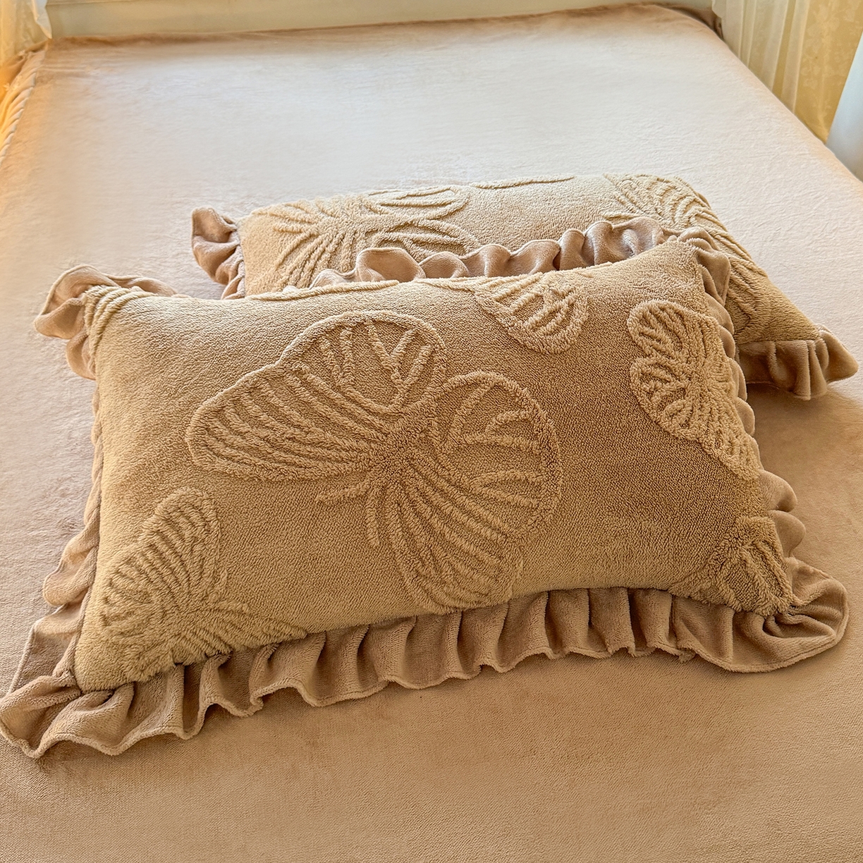 91家纺网 家纺一手货源 找家纺 后庭寝室 2025新款牛奶绒床裙四件套-蝶舞翩翩系列 蝶舞翩翩-高贵咖