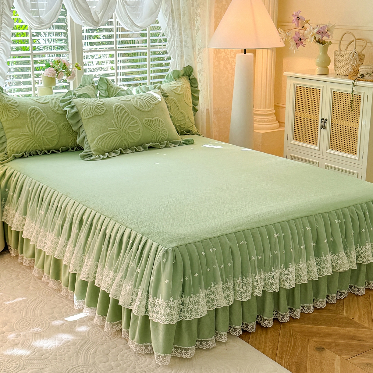 91家纺网 家纺一手货源 找家纺 后庭寝室 2025新款牛奶绒床裙四件套-蝶舞翩翩系列 蝶舞翩翩-时尚绿