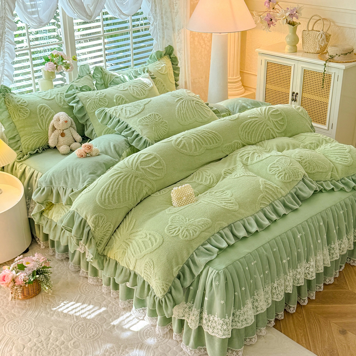 91家纺网 家纺一手货源 找家纺 后庭寝室 2025新款牛奶绒床裙四件套-蝶舞翩翩系列 蝶舞翩翩-时尚绿