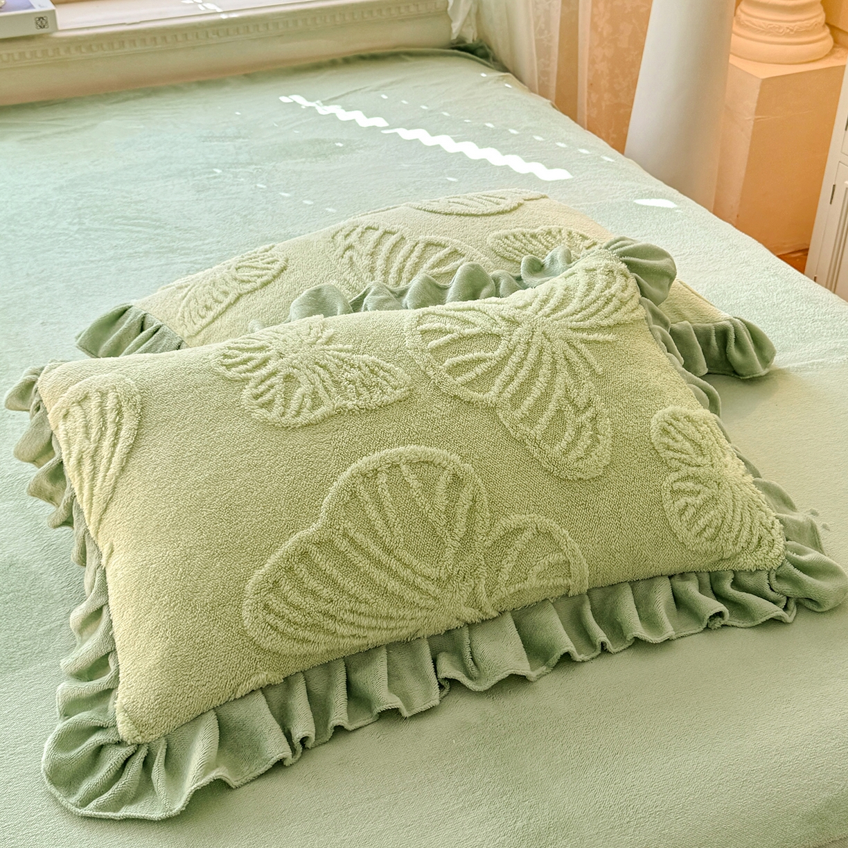 91家纺网 家纺一手货源 找家纺 后庭寝室 2025新款牛奶绒床裙四件套-蝶舞翩翩系列 蝶舞翩翩-时尚绿