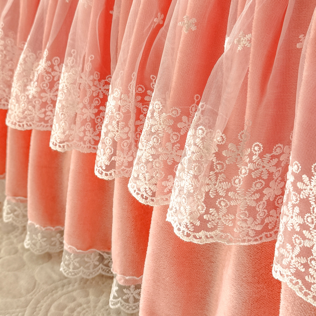 91家纺网 家纺一手货源 找家纺 后庭寝室 2025新款牛奶绒床裙四件套-蝶舞翩翩系列 蝶舞翩翩-樱花粉