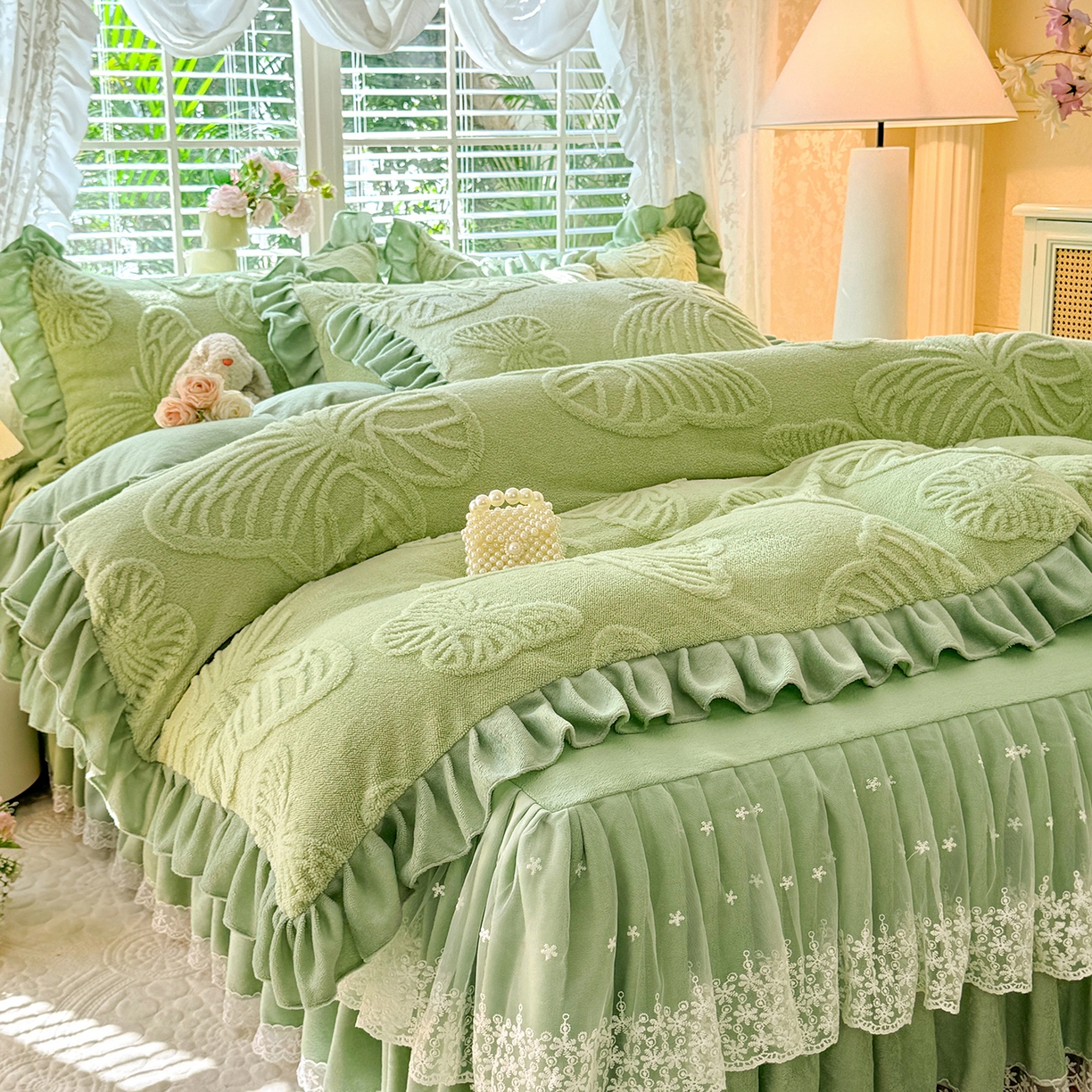 91家纺网 家纺一手货源 找家纺 后庭寝室 2025新款牛奶绒床裙四件套-蝶舞翩翩系列 蝶舞翩翩-时尚绿