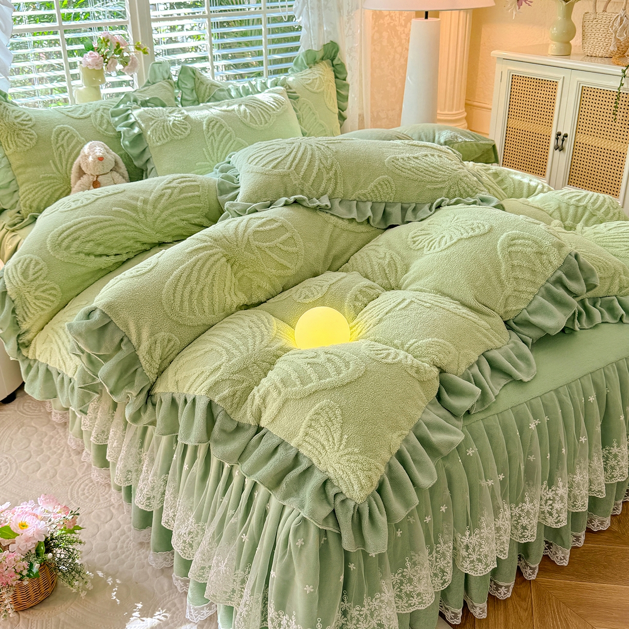 91家纺网 家纺一手货源 找家纺 后庭寝室 2025新款牛奶绒床裙四件套-蝶舞翩翩系列 蝶舞翩翩-时尚绿