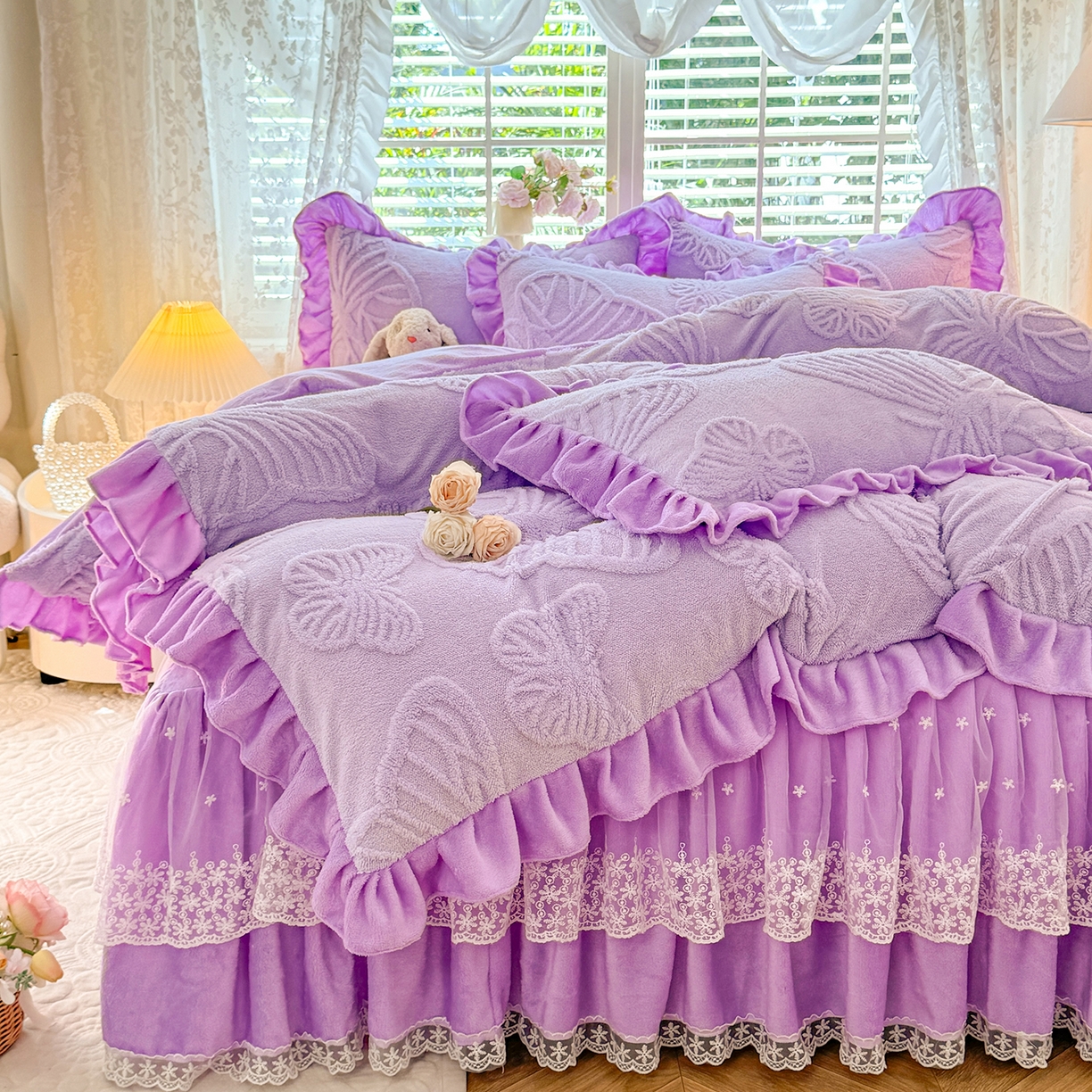 91家纺网 家纺一手货源 找家纺 后庭寝室 2025新款牛奶绒床裙四件套-蝶舞翩翩系列 蝶舞翩翩-靓丽紫