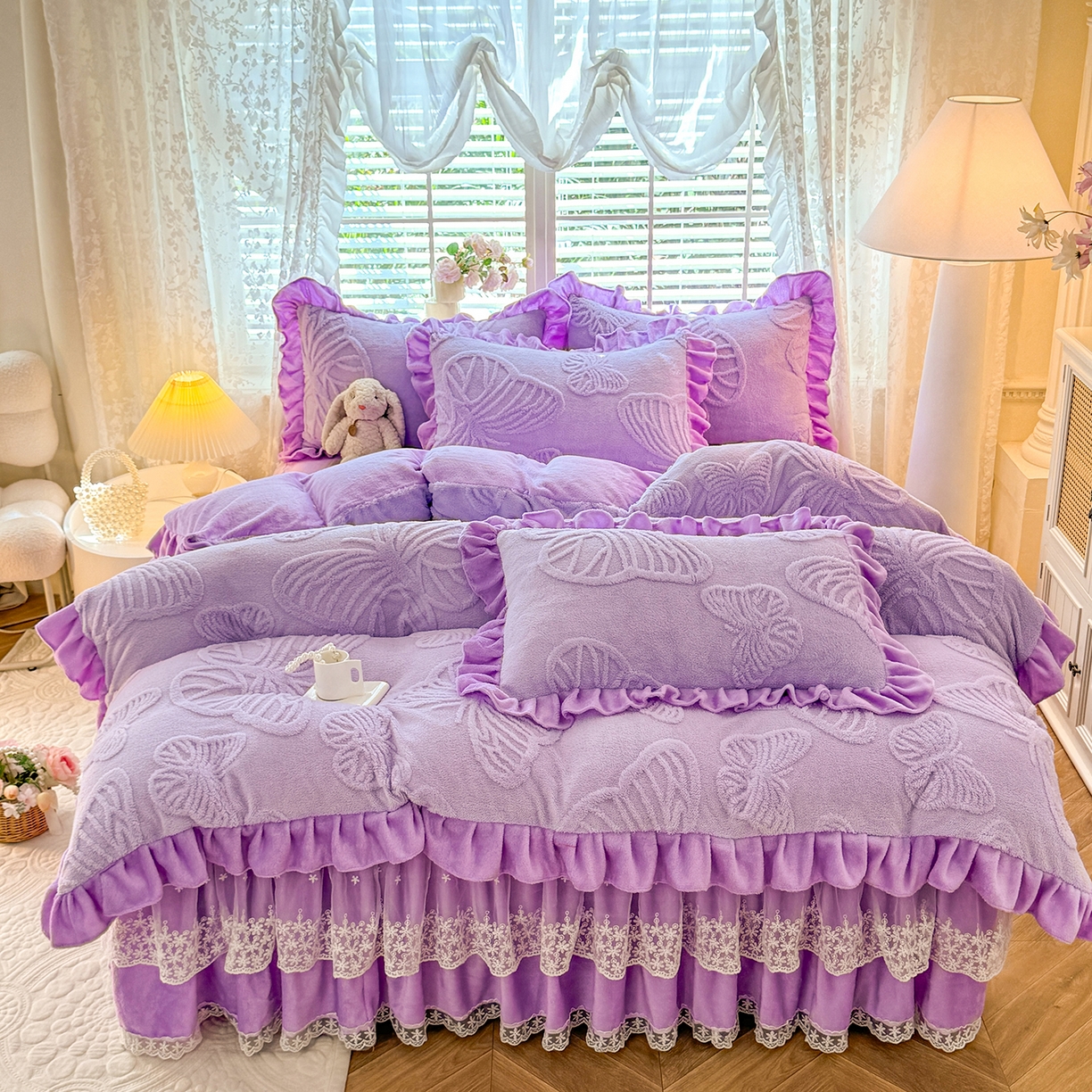 91家纺网 家纺一手货源 找家纺 后庭寝室 2025新款牛奶绒床裙四件套-蝶舞翩翩系列 蝶舞翩翩-靓丽紫