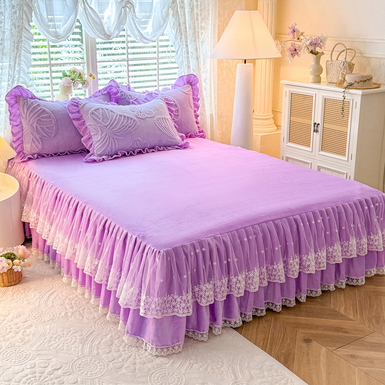 91家纺网 家纺一手货源 找家纺 后庭寝室 2025新款牛奶绒床裙四件套-蝶舞翩翩系列 蝶舞翩翩-靓丽紫