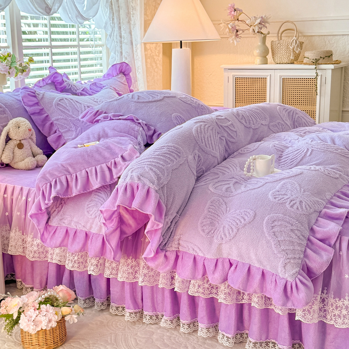 91家纺网 家纺一手货源 找家纺 后庭寝室 2025新款牛奶绒床裙四件套-蝶舞翩翩系列 蝶舞翩翩-靓丽紫