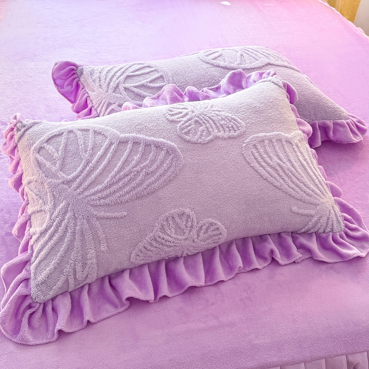 91家纺网 家纺一手货源 找家纺 后庭寝室 2025新款牛奶绒床裙四件套-蝶舞翩翩系列 蝶舞翩翩-靓丽紫