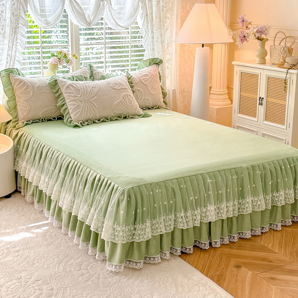 91家纺网 家纺一手货源 找家纺 后庭寝室 2025新款牛奶绒床裙四件套-蝶舞翩翩系列 蝶舞翩翩-奶白绿