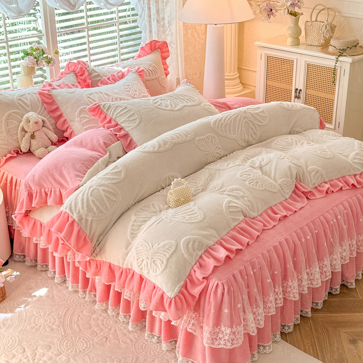 91家纺网 家纺一手货源 找家纺 （总）后庭寝室 2025新款牛奶绒床裙四件套-蝶舞翩翩系列