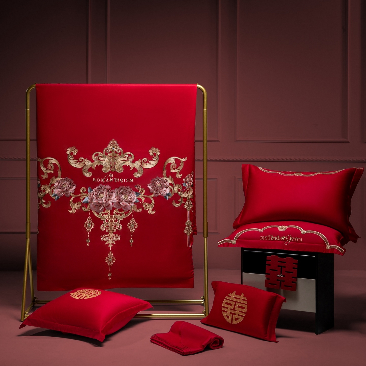 91家纺网 家纺一手货源 找家纺 欧乐蒂 2025新款中式高端刺绣婚庆四件套 凤冠霞帔