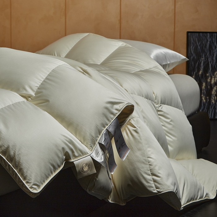 91家纺网 家纺一手货源 找家纺 暖羽屋羽绒馆 2025新款莱赛尔鹅绒丝被子 羽绒被芯 2米羽绒被子 双人婚庆春秋被卡尔佩斯系列    X卡尔佩斯   米色