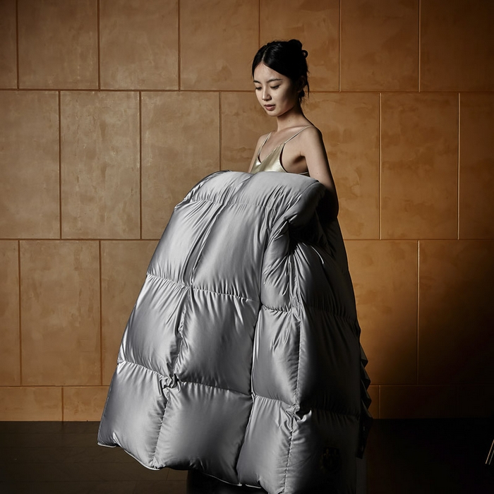 91家纺网 家纺一手货源 找家纺 暖羽屋羽绒馆 2025新款莱赛尔鹅绒丝被子 羽绒被芯 2米羽绒被子 双人婚庆春秋被卡尔佩斯系列    X卡尔佩斯  灰色