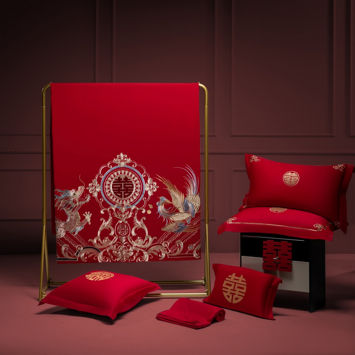 91家纺网 家纺一手货源 找家纺 欧乐蒂 2025新款中式高端刺绣婚庆四件套 龙翔凤跃